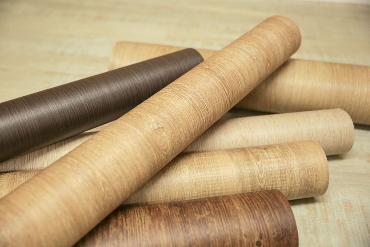 Film adhésif pour meubles et murs